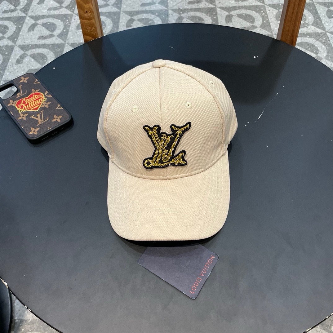 Nueva gorra de béisbol LV 🧢 ¡Personalización de alta calidad! Esta definitivamente será la favorita de los minimalista…