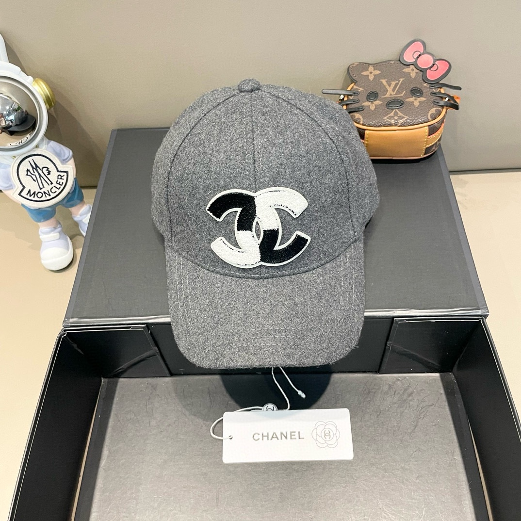 NO:213105,Chanel's new wool baseball cap, cool colors, different styles for men and women, first batch of hats, fisherman hats, baseball caps, knit hats, hats, chanel, espadrilles, hats19860909香奈儿新款羊毛料棒球帽,很酷的色系,男女佩戴都有不同style,第一批抢先出货帽子渔夫帽棒球帽针织帽,帽子,chanel,espadrilles,hats,hat
