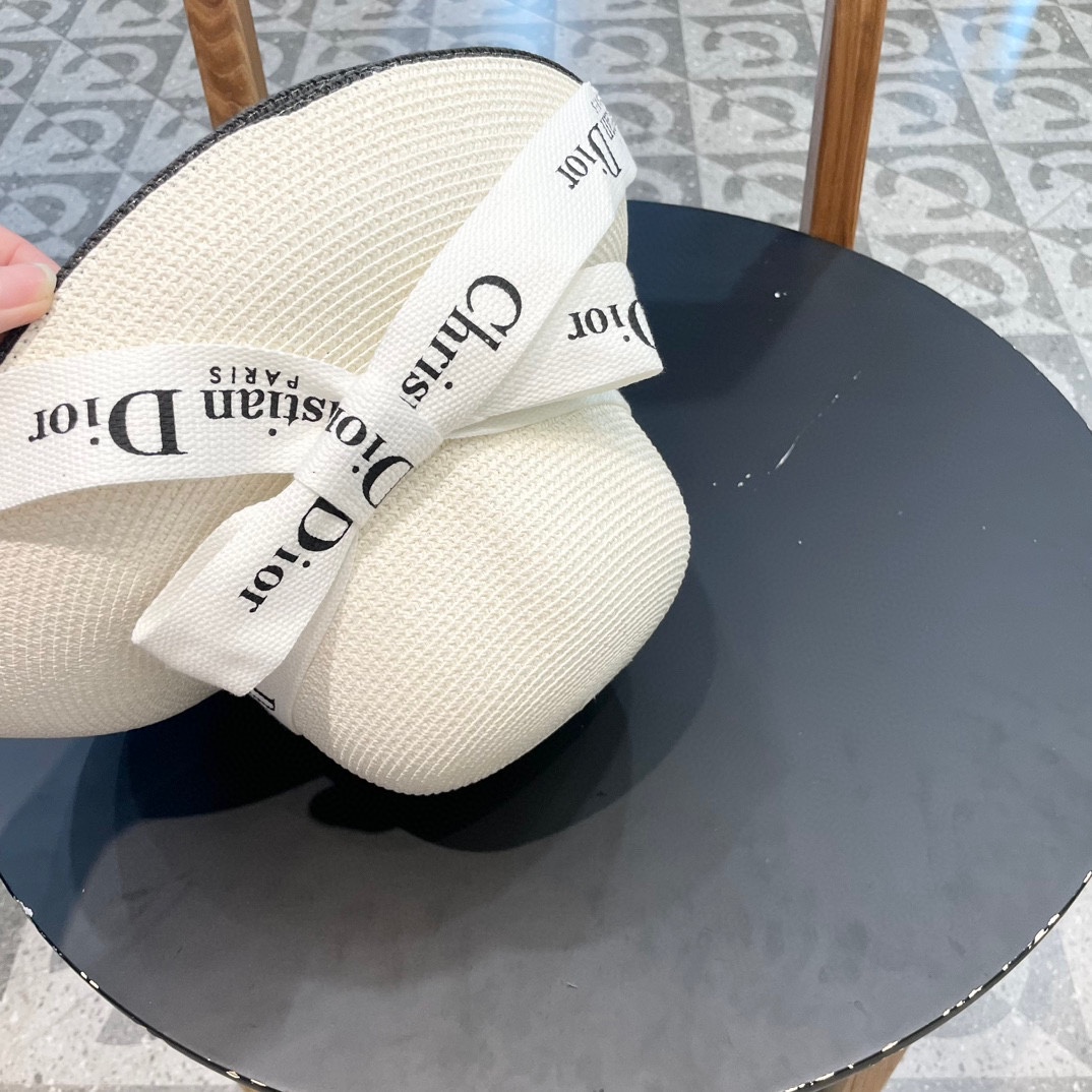  dior2025新款上架时尚草帽，超级流行的灯罩帽型，随便搭配都超好看！出门旅游，绝对要入手的一款