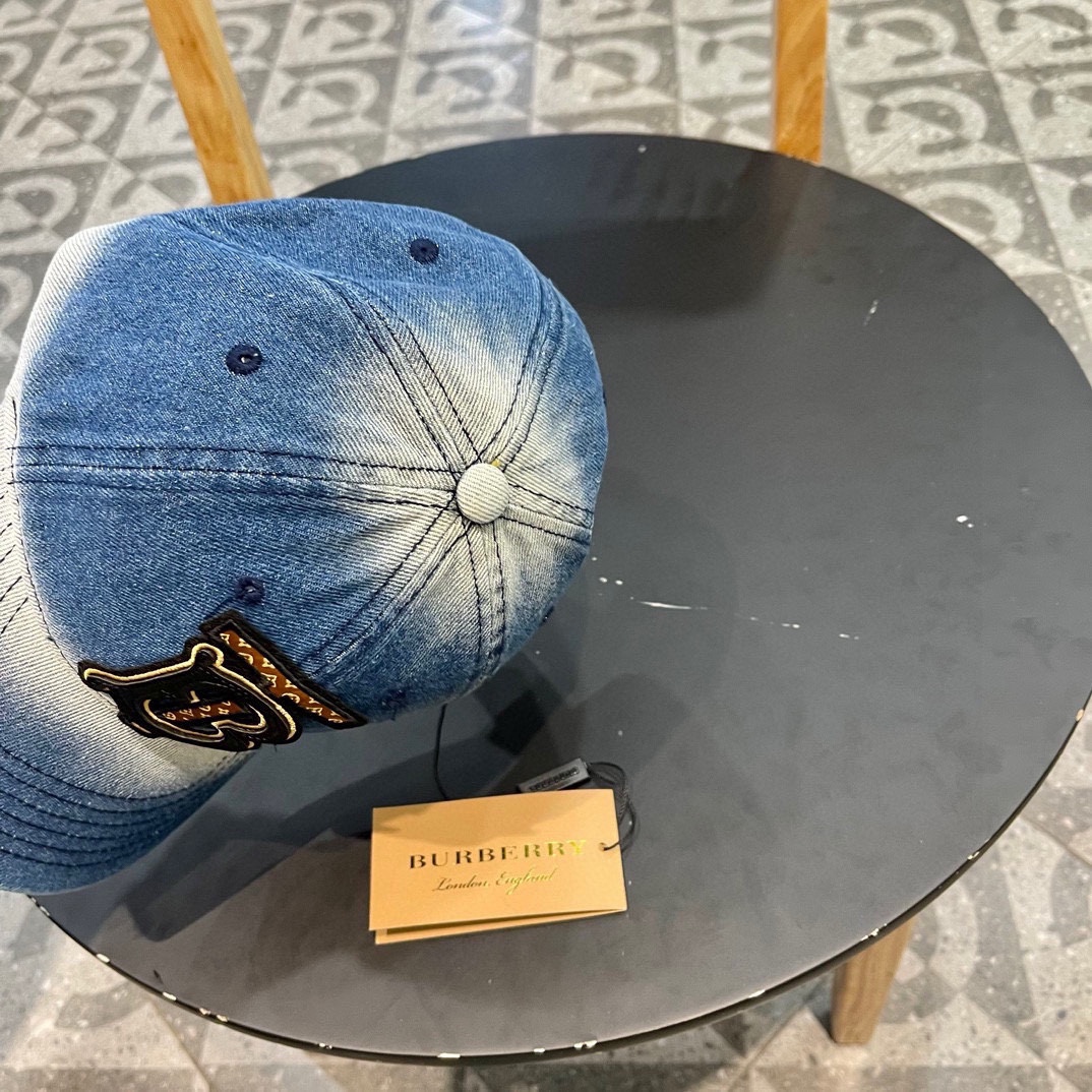 巴宝莉 2024渐变牛仔棒球帽，大牌同步，超好搭配，出货！