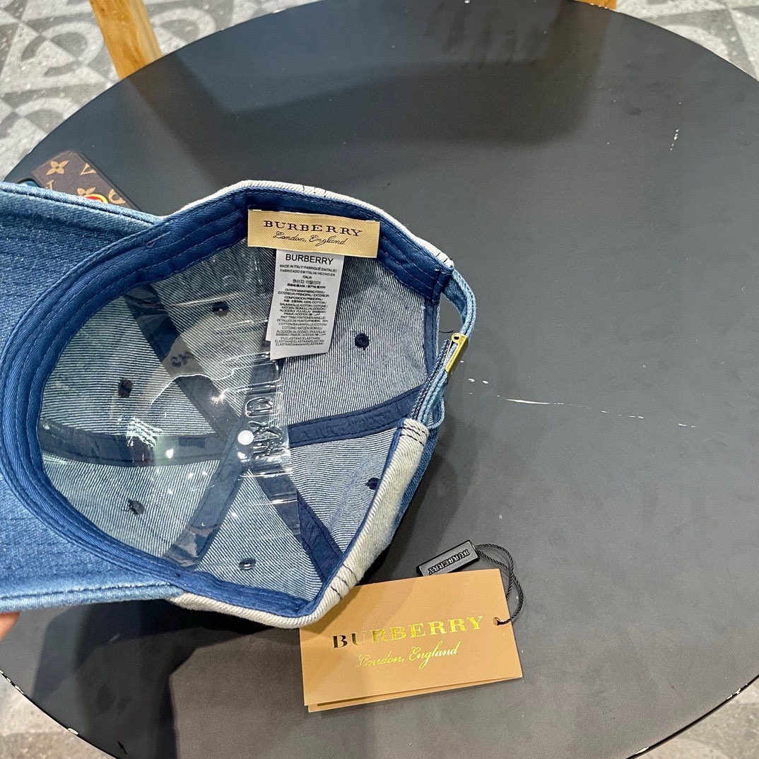 巴宝莉 2024渐变牛仔棒球帽，大牌同步，超好搭配，出货！