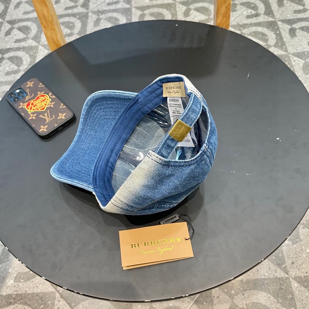 巴宝莉 2024渐变牛仔棒球帽，大牌同步，超好搭配，出货！