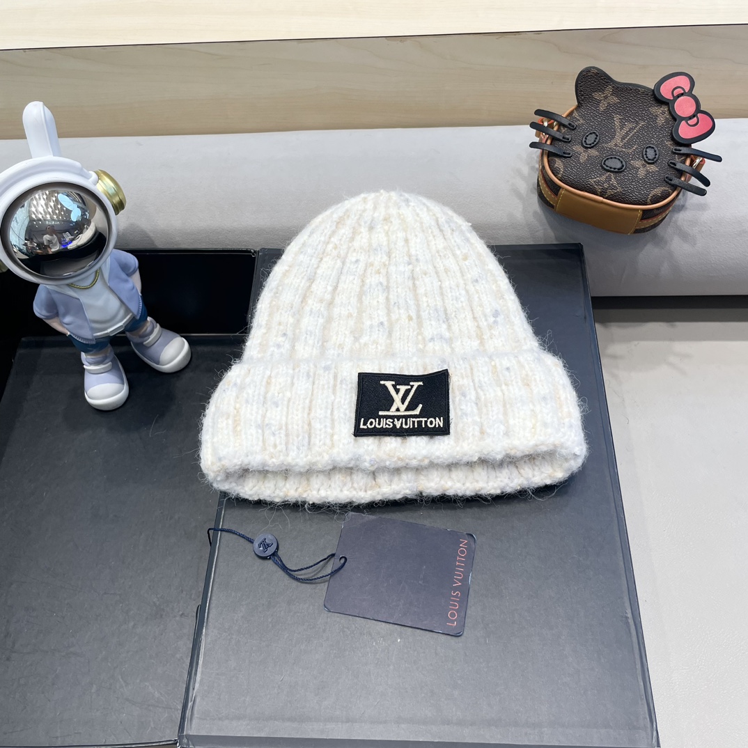【LV Louis Vuitton】Gorro de punto de pelo suave nuevo de otoño-invierno 2024, serie de lujo, sensación de lujo ligero.