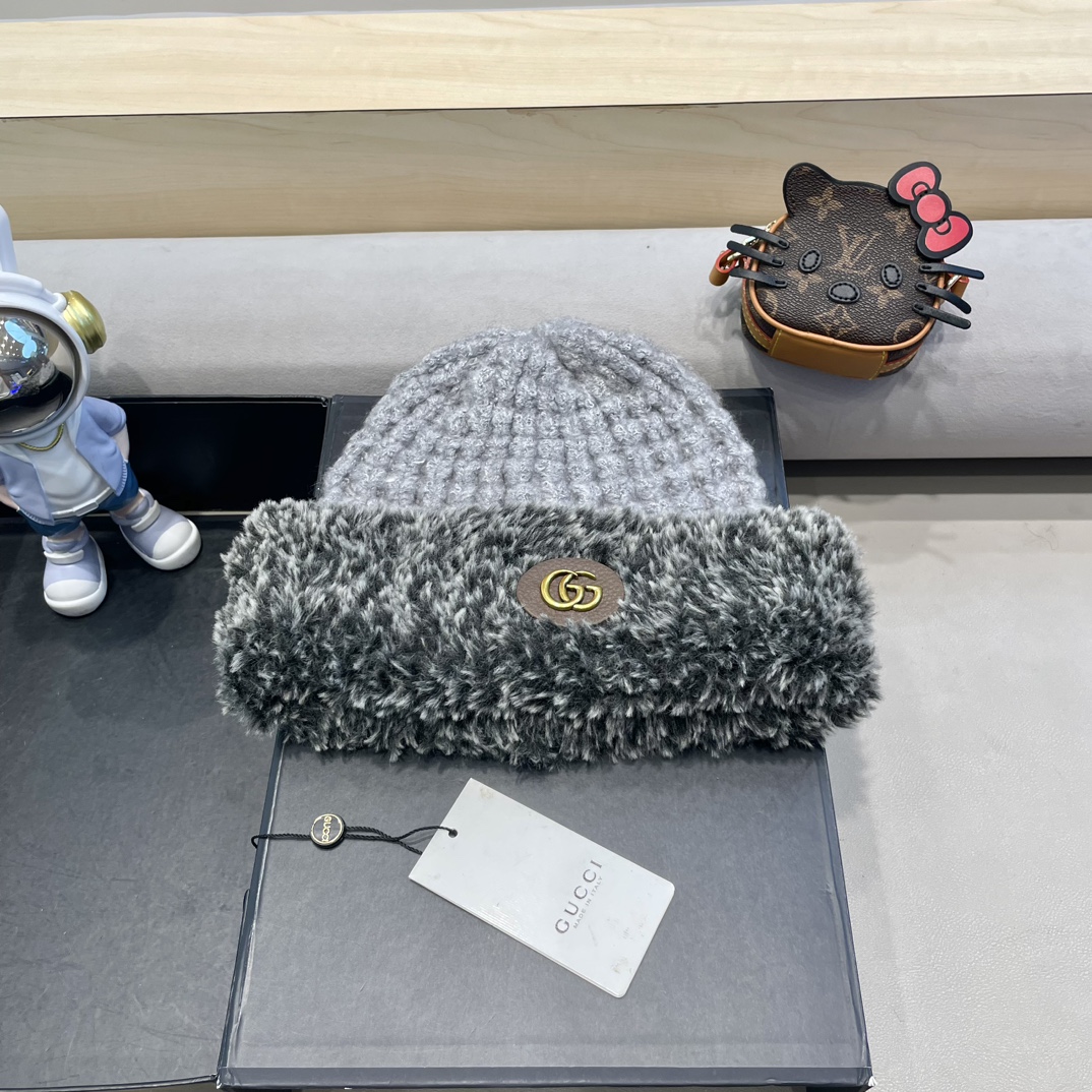 Gorro de punto Gucci (Guqi) 2024 nuevo para mujer, otoño e invierno, grueso y abrigado, con orejeras, hace la cara pequ…