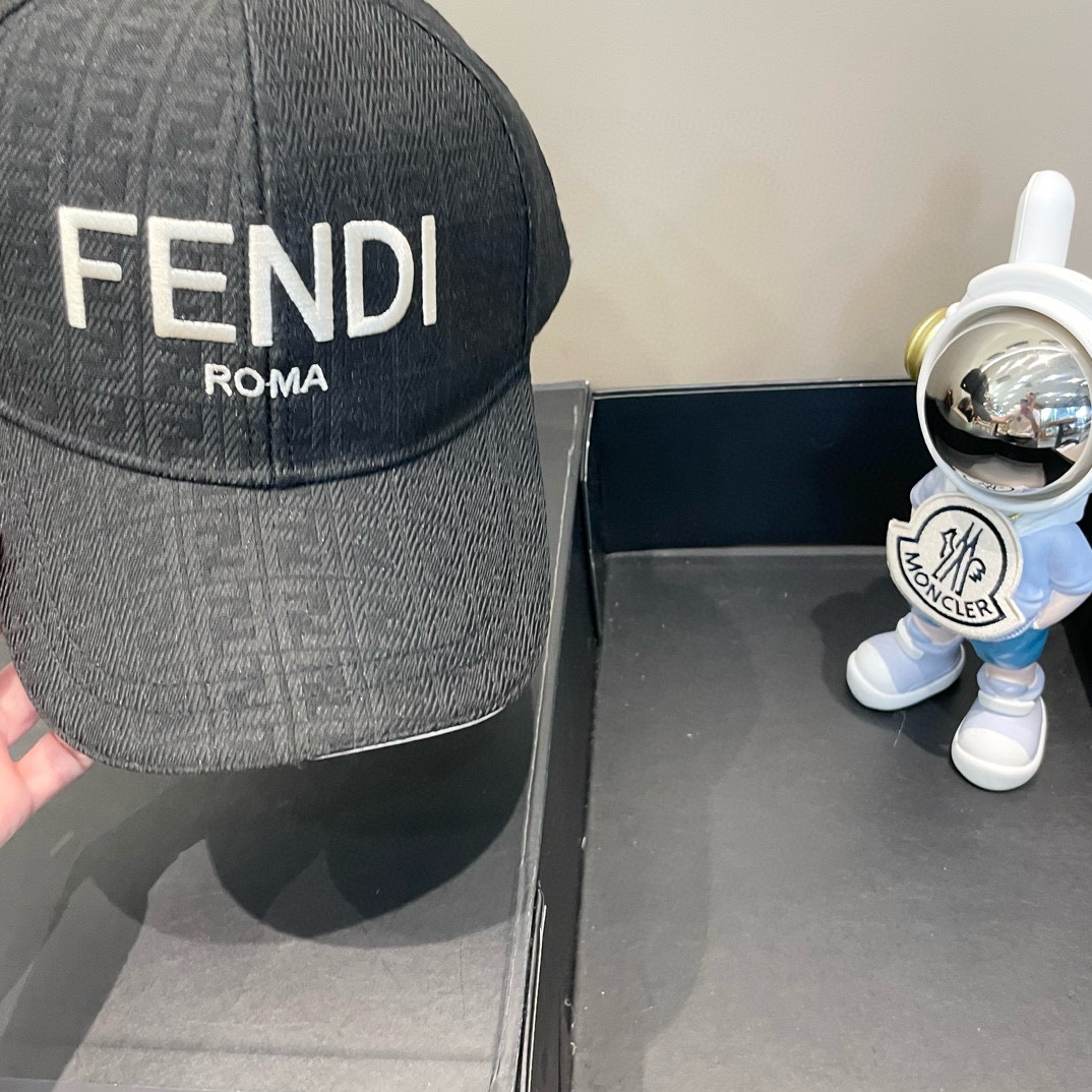  FENDI芬迪，新品棒球帽 代购版本！时尚潮流，高端做工！非一般的品质，细节看实拍哦