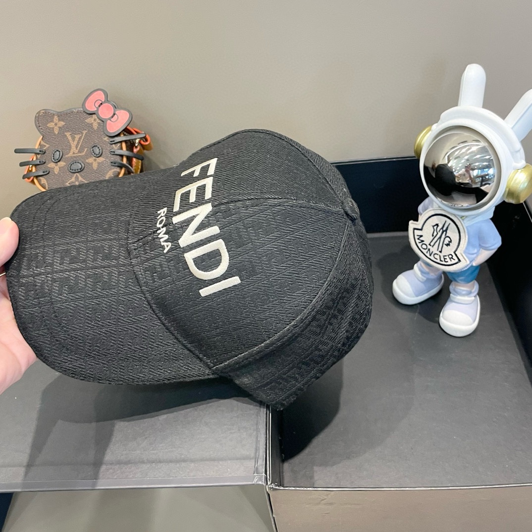  FENDI芬迪，新品棒球帽 代购版本！时尚潮流，高端做工！非一般的品质，细节看实拍哦