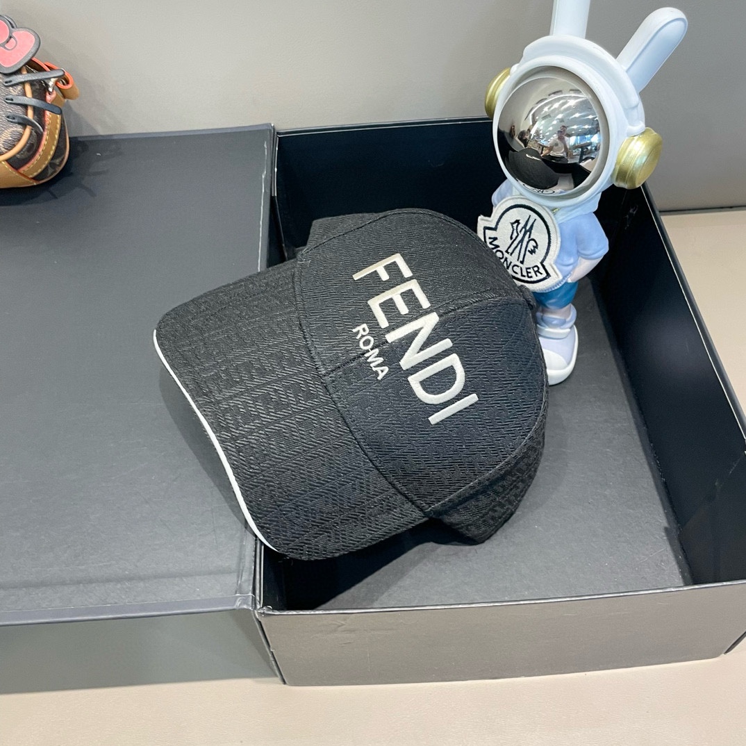  FENDI芬迪，新品棒球帽 代购版本！时尚潮流，高端做工！非一般的品质，细节看实拍哦
