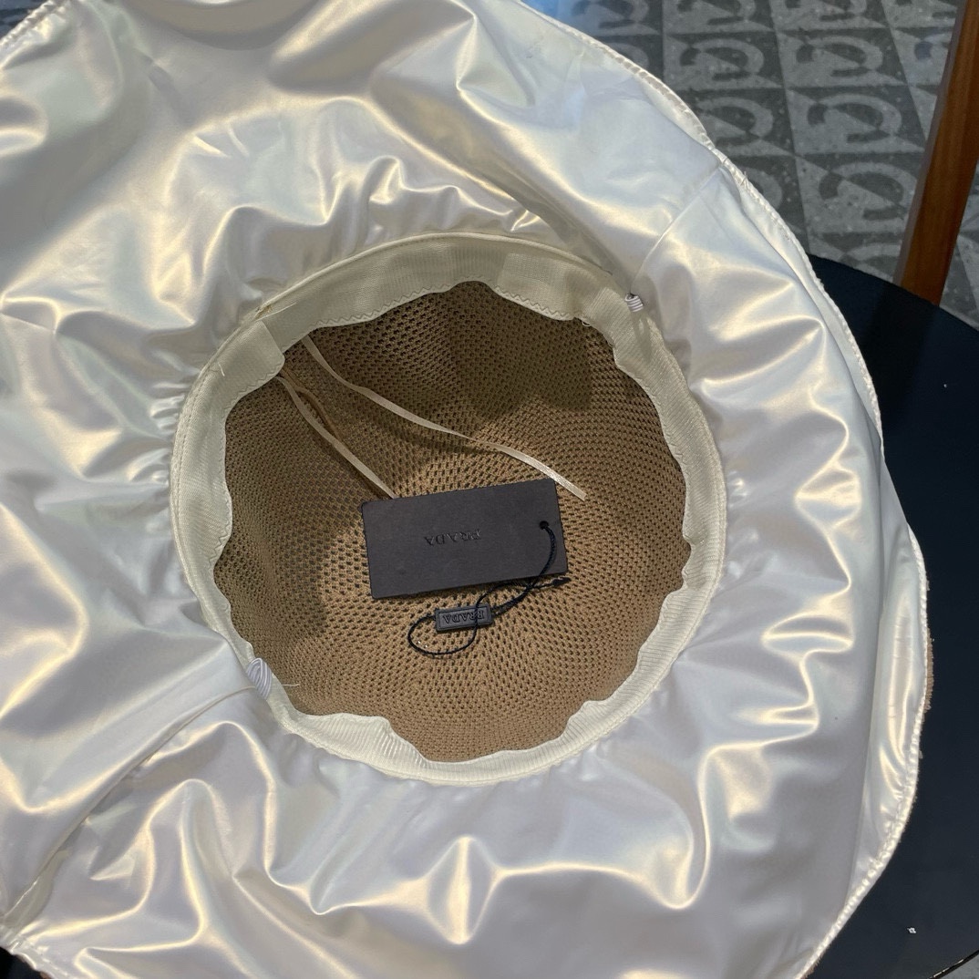 【PRADA普拉达】春夏款大沿蝴蝶结遮阳渔夫帽🌈
遮阳～更有质感的一款