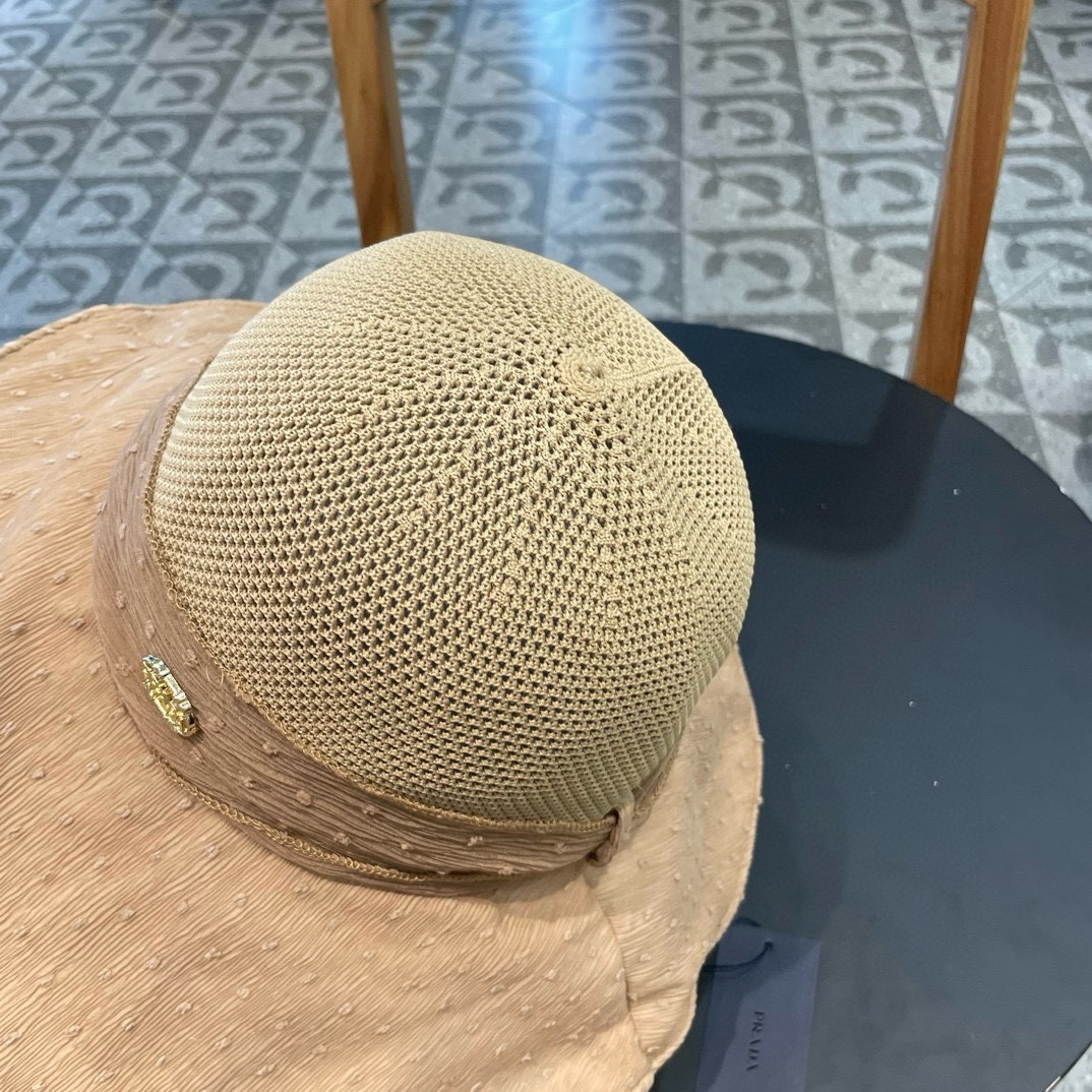 【PRADA普拉达】春夏款大沿蝴蝶结遮阳渔夫帽🌈
遮阳～更有质感的一款