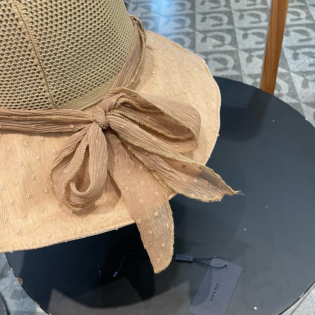 【PRADA普拉达】春夏款大沿蝴蝶结遮阳渔夫帽🌈
遮阳～更有质感的一款