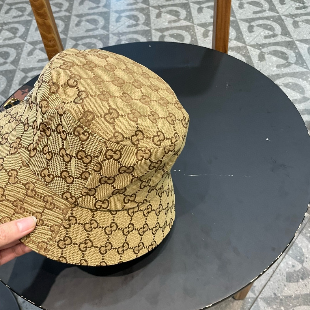   GUCCI古奇渔夫帽👒官网新品Gucci渔夫帽火爆来袭 工艺非常精美 高档大气上档次！低调奢华，方便