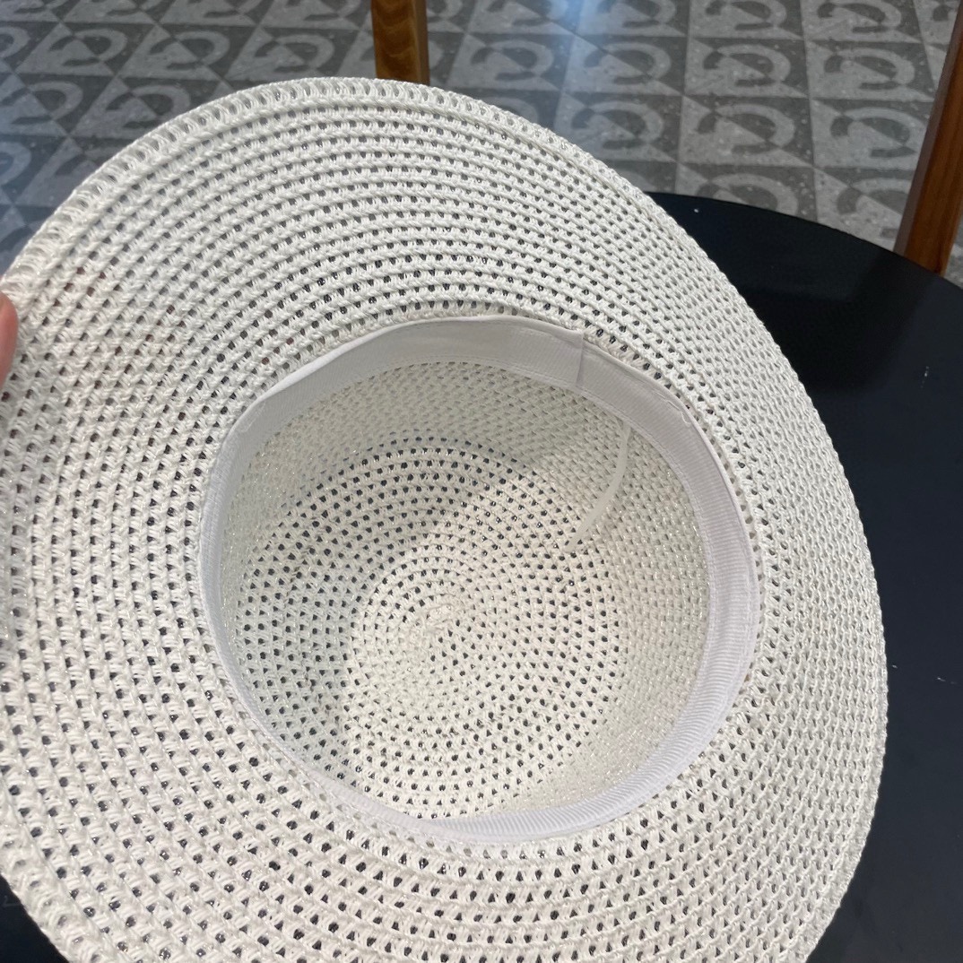  【PRADA普拉达】新款大牌织带镂空平顶草帽，出街必备超好搭配，赶紧入手！