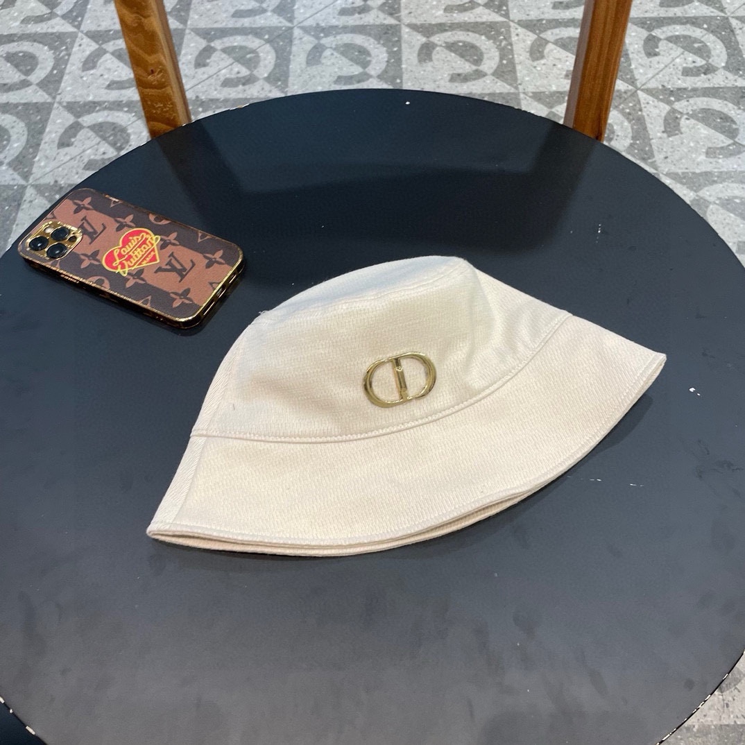 Dior(迪奥)新款渔夫帽， 精致純也格调很有感觉，很酷很时尚，专柜断货热门，质量超赞