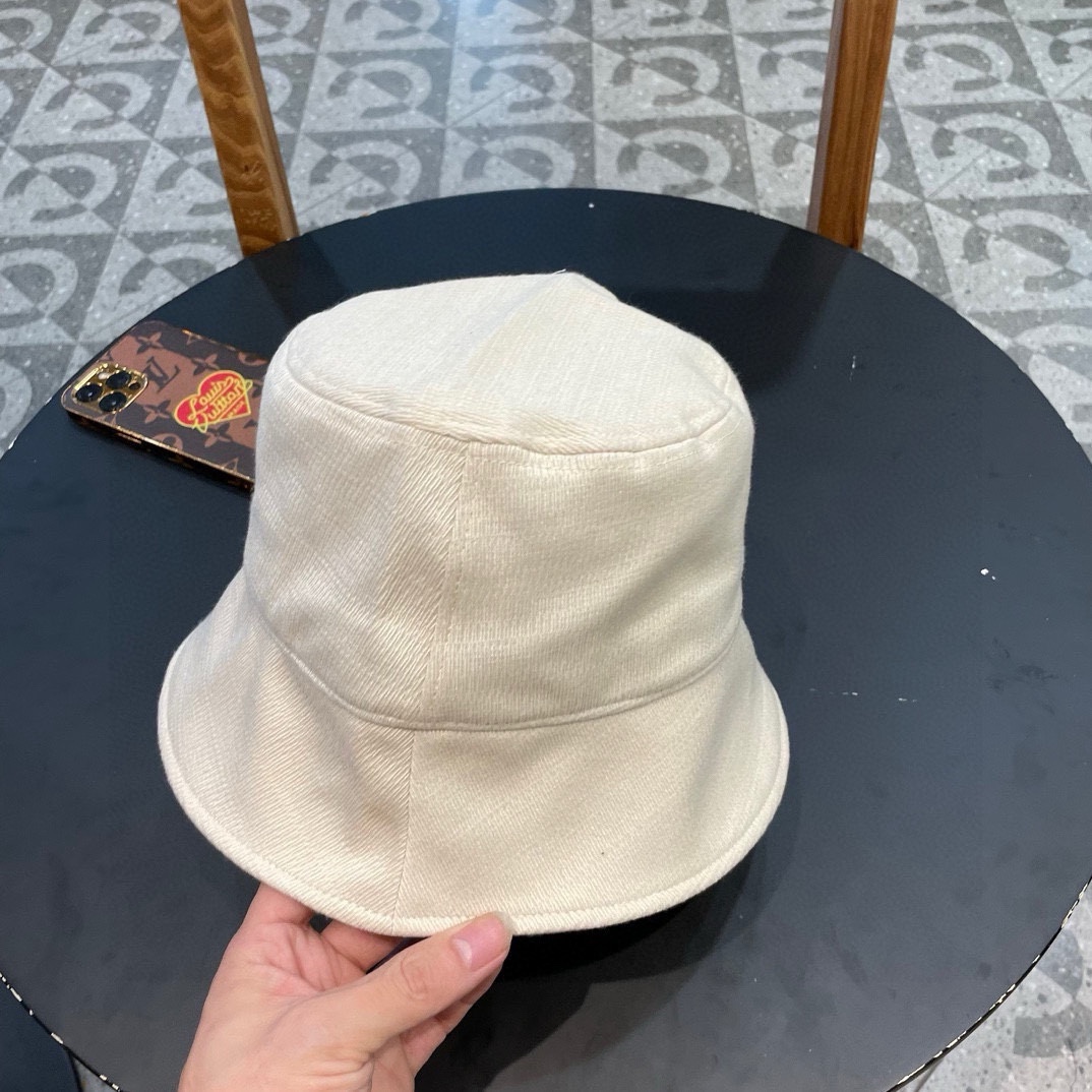 Dior(迪奥)新款渔夫帽， 精致純也格调很有感觉，很酷很时尚，专柜断货热门，质量超赞