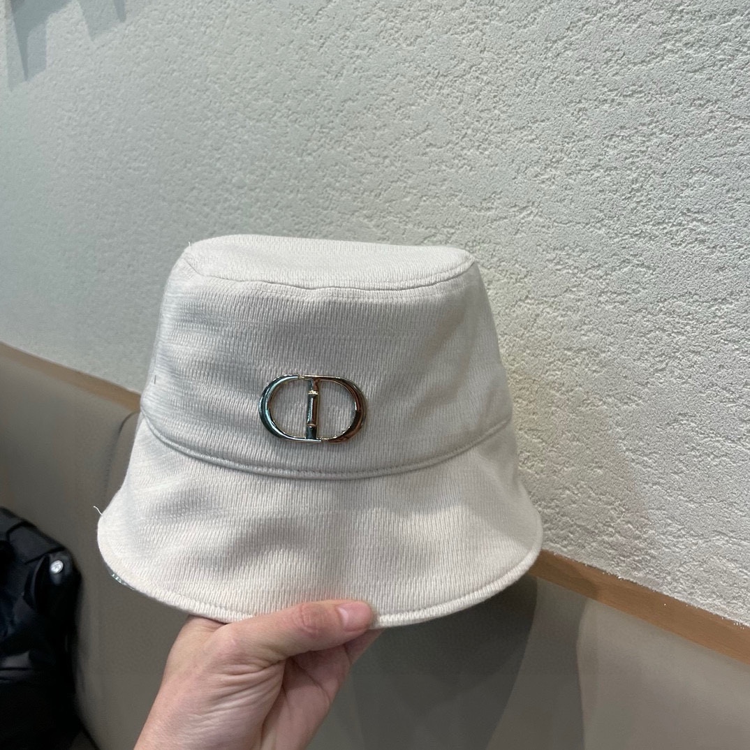 Dior(迪奥)新款渔夫帽， 精致純也格调很有感觉，很酷很时尚，专柜断货热门，质量超赞