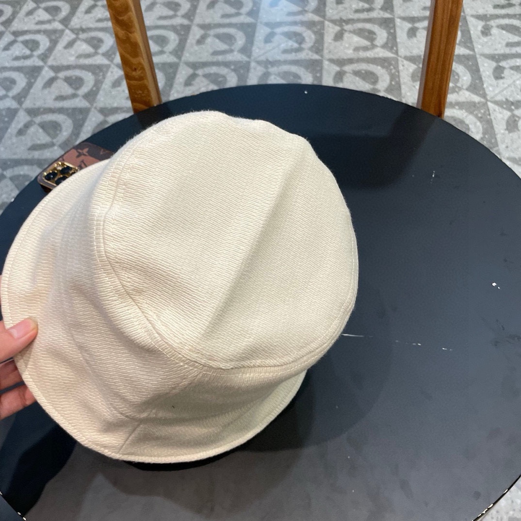 Dior(迪奥)新款渔夫帽， 精致純也格调很有感觉，很酷很时尚，专柜断货热门，质量超赞