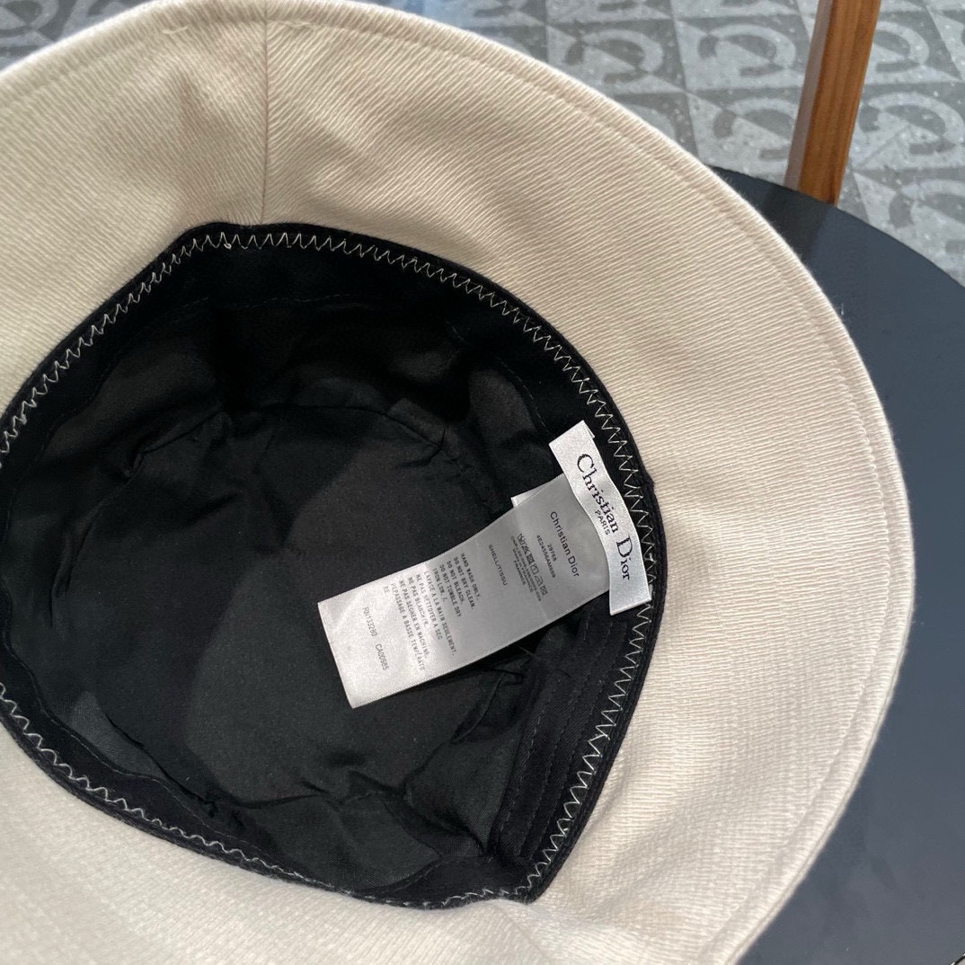 Dior(迪奥)新款渔夫帽， 精致純也格调很有感觉，很酷很时尚，专柜断货热门，质量超赞