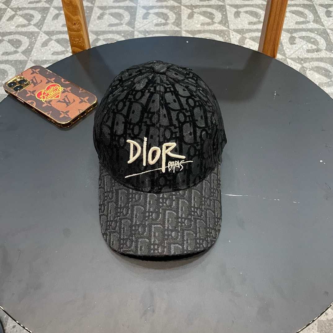  Dior(迪奥)新款原单棒球帽， Dior刺绣，网红明星同款，11开模订制轻盈透气！质量超赞，基础头围