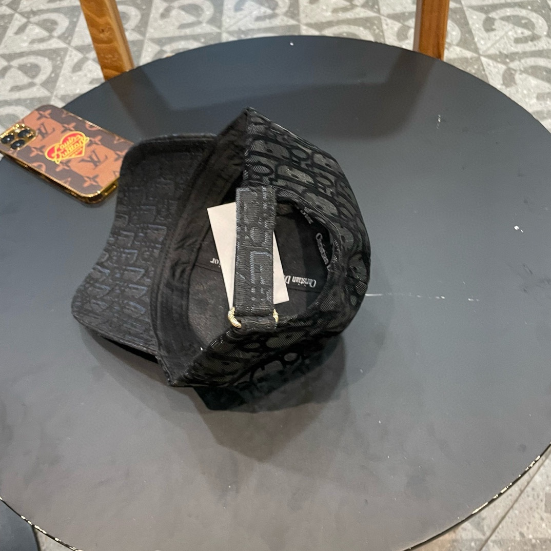  Dior(迪奥)新款原单棒球帽， Dior刺绣，网红明星同款，11开模订制轻盈透气！质量超赞，基础头围