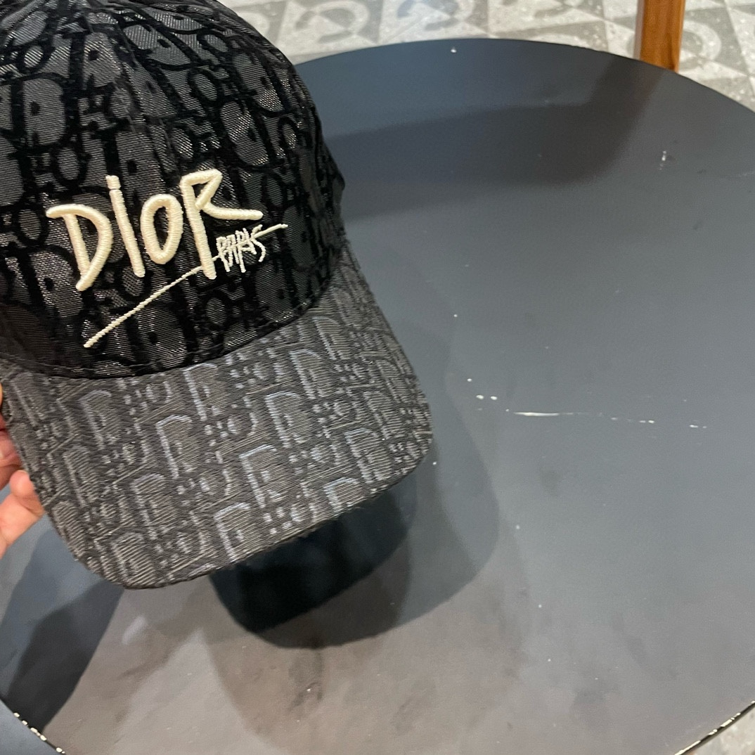  Dior(迪奥)新款原单棒球帽， Dior刺绣，网红明星同款，11开模订制轻盈透气！质量超赞，基础头围