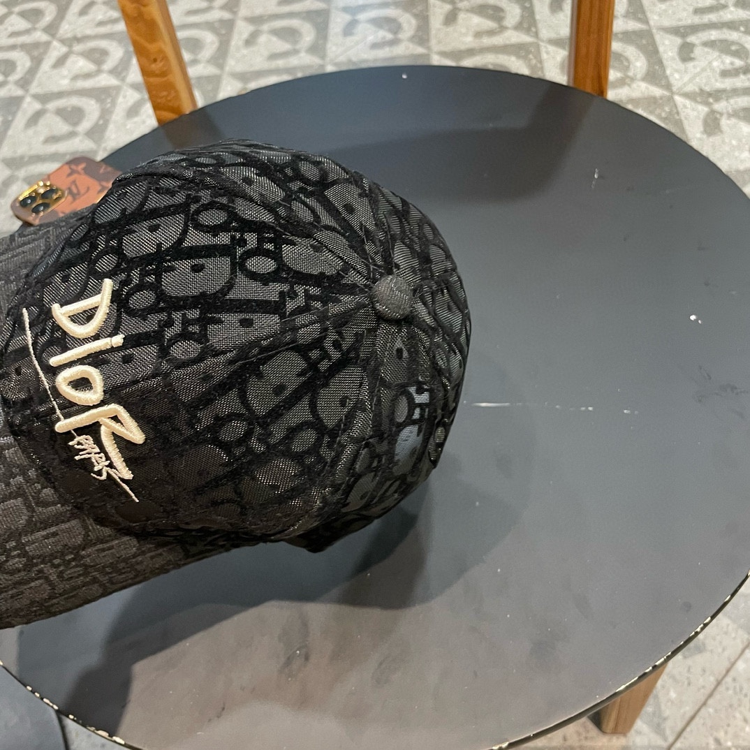  Dior(迪奥)新款原单棒球帽， Dior刺绣，网红明星同款，11开模订制轻盈透气！质量超赞，基础头围