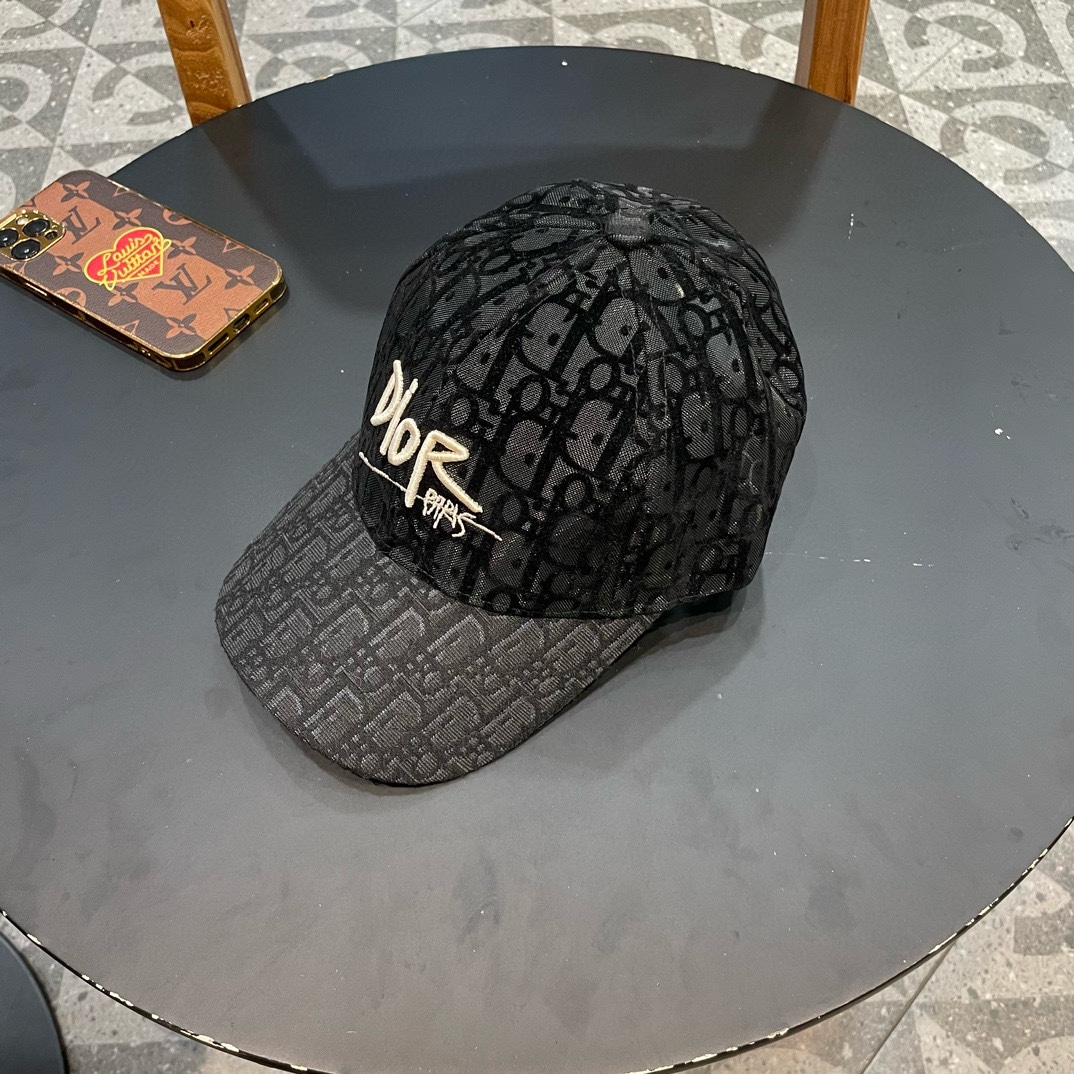  Dior(迪奥)新款原单棒球帽， Dior刺绣，网红明星同款，11开模订制轻盈透气！质量超赞，基础头围