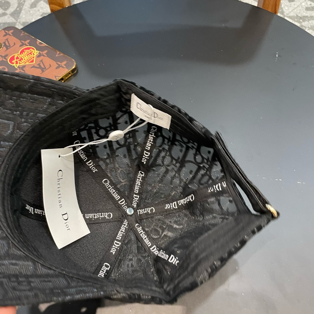  Dior(迪奥)新款原单棒球帽， Dior刺绣，网红明星同款，11开模订制轻盈透气！质量超赞，基础头围