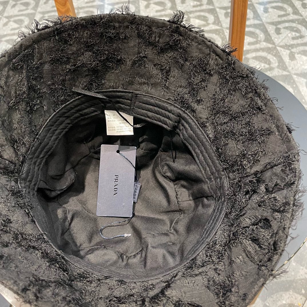  Prada【普拉达】春夏新款大牌刺绣渔夫帽，新款出货，大牌款超好搭配，赶紧入手！