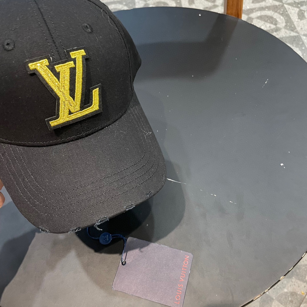 LV路易威登新款原单棒球帽， 暗纹印花，专柜1:1开模订制，原版牛津布料+头层牛皮，纯棉内里，轻盈透气！