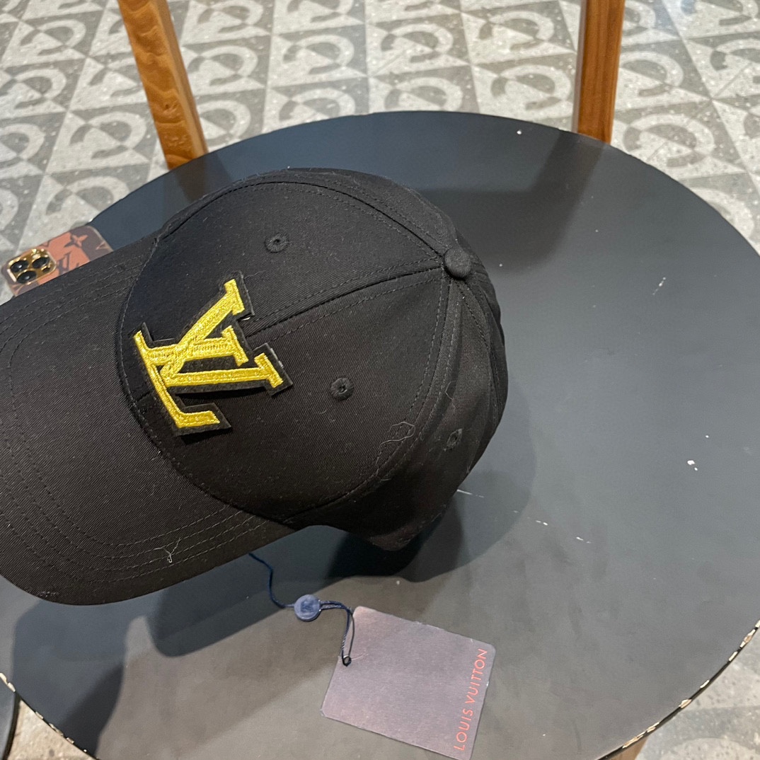 LV路易威登新款原单棒球帽， 暗纹印花，专柜1:1开模订制，原版牛津布料+头层牛皮，纯棉内里，轻盈透气！