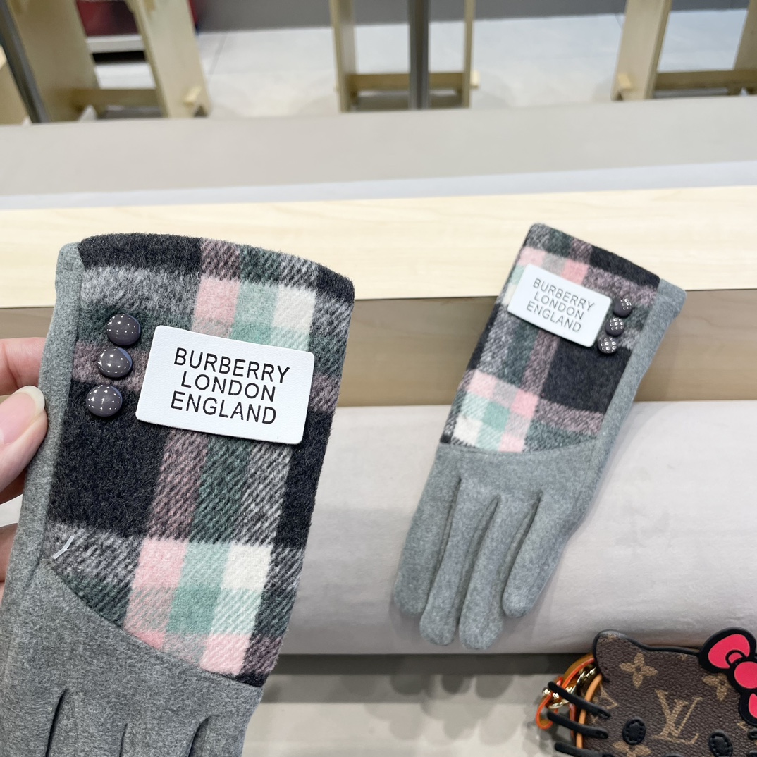 巴宝莉BURBERRY专柜新品羊毛手套时尚手套秋冬保暖加绒内里经典格子上手超舒适柔软百搭！均码