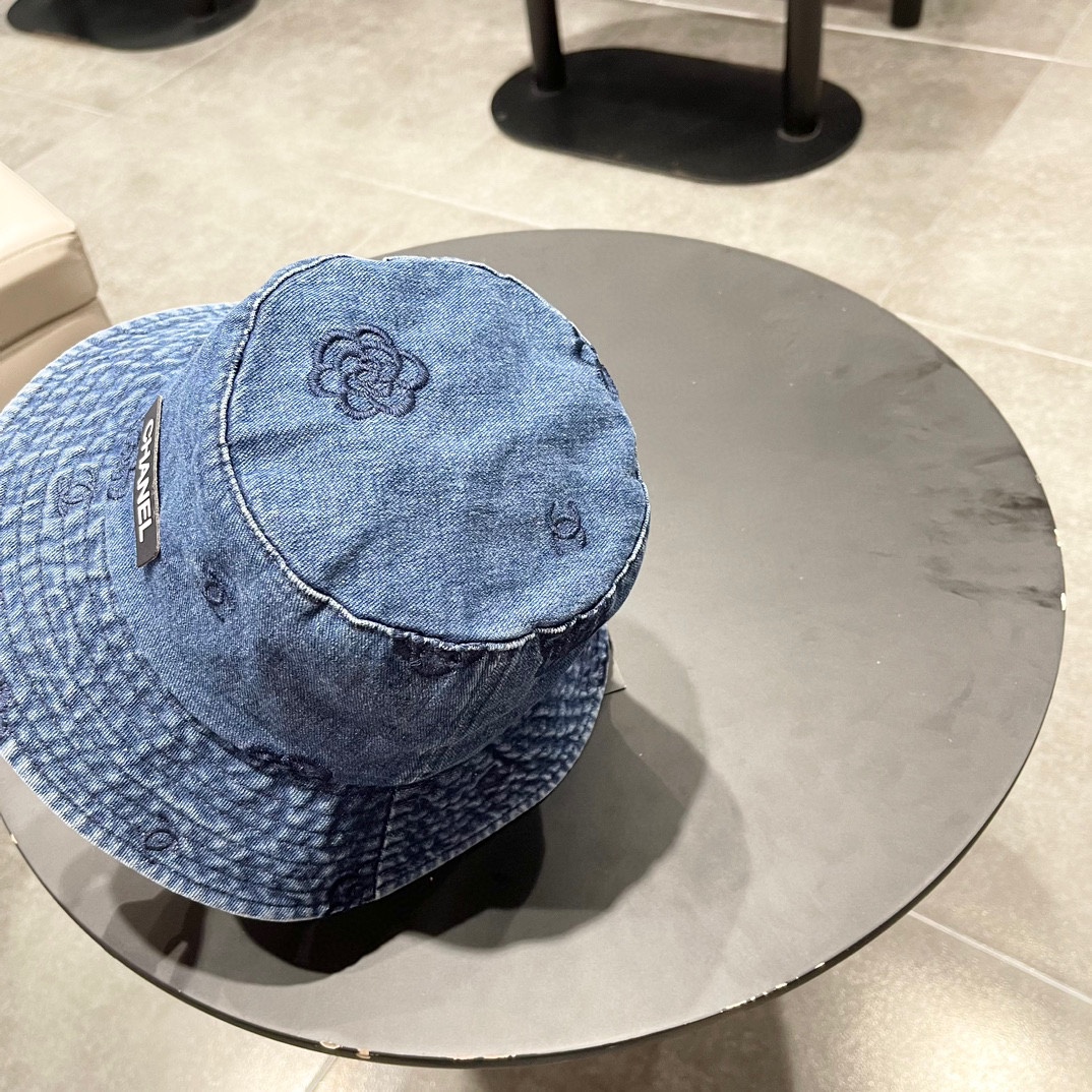 CHANEL香奈儿新款🆕牛仔蓝复古款渔夫帽🔸 节假日旅游带它出去美美哒❕ 中古款哟.这种帽子不容易撞款 