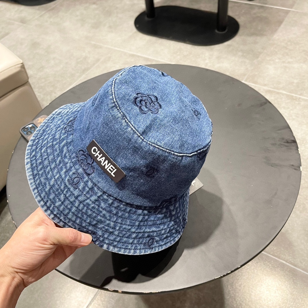 CHANEL香奈儿新款🆕牛仔蓝复古款渔夫帽🔸 节假日旅游带它出去美美哒❕ 中古款哟.这种帽子不容易撞款 