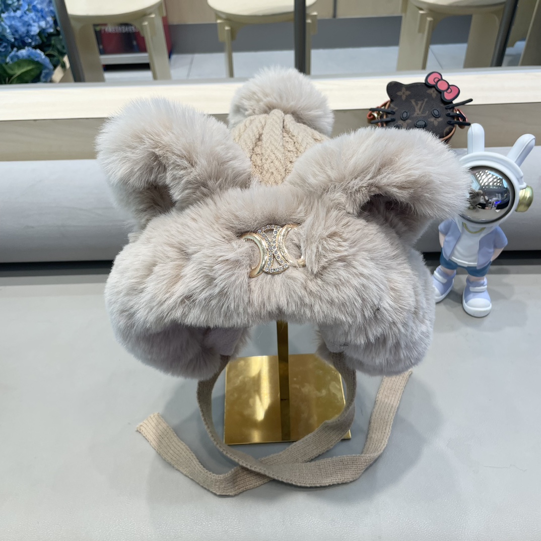 Gorro de punto con orejas de zorro adorable Celine para mujer, nuevo modelo de invierno 2024, versátil, protege las ore…