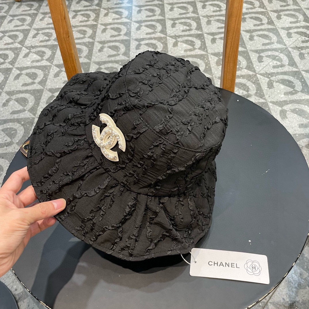   CHANEL香奈儿】新款大沿折叠款遮阳渔夫帽～简约大气
🔅小香风遮阳效果一绝、随意折叠都不会变形