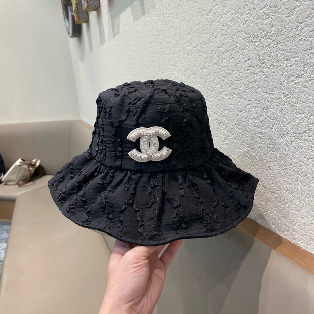   CHANEL香奈儿】新款大沿折叠款遮阳渔夫帽～简约大气
🔅小香风遮阳效果一绝、随意折叠都不会变形