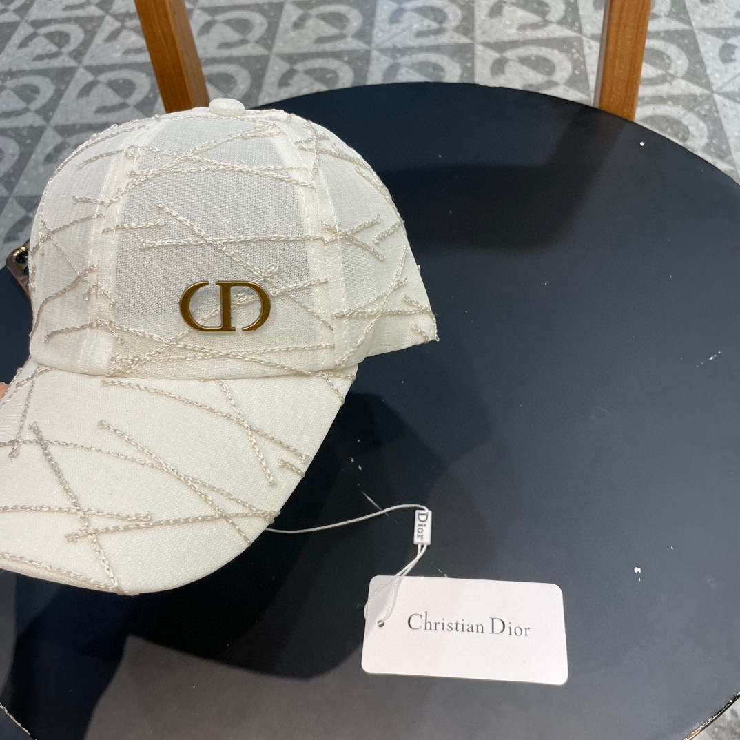   Dior迪奥新款老花字母棒球帽
超名媛 本季爆款！
材质100%棉
头围57cm