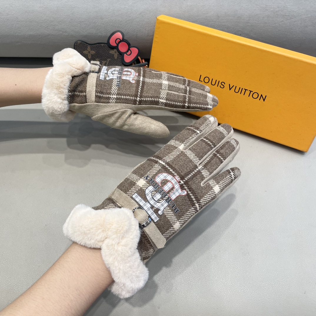 巴宝莉BURBERRY专柜新品羊毛手套时尚手套秋冬保暖加绒内里经典格子上手超舒适柔软百搭！均码