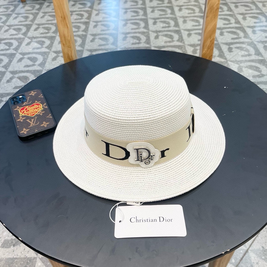  【DIOR迪奥】
新款大牌编织盆帽草帽  夏天海边首选～
新款材质编织而成～质感满分💯
