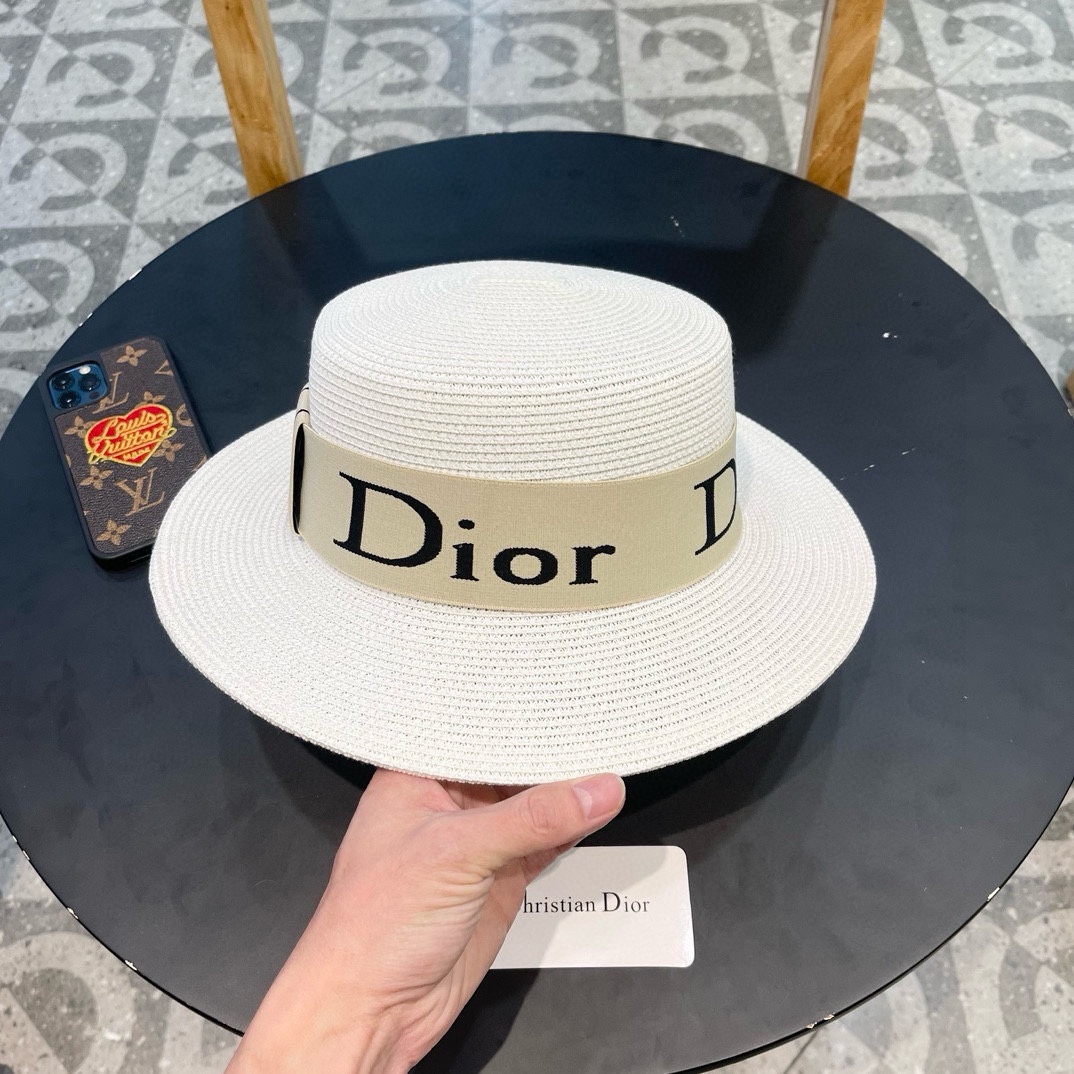  【DIOR迪奥】
新款大牌编织盆帽草帽  夏天海边首选～
新款材质编织而成～质感满分💯