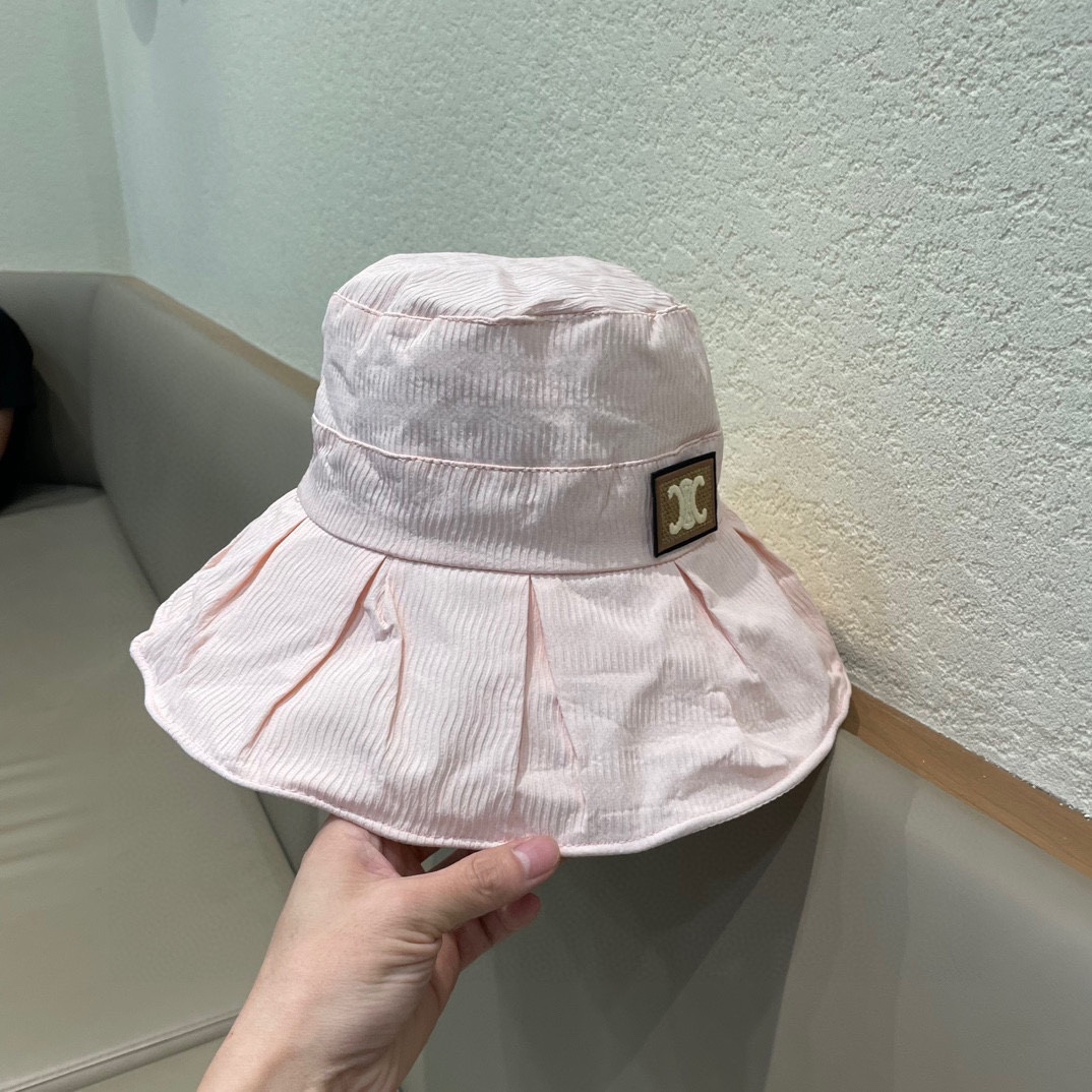 。CELINE塞琳春夏走秀爆款渔夫帽原版定制，简约时尚，搭配同色T恤简直不要太好看头围:56-58cm均