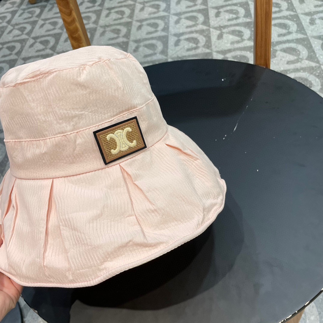 。CELINE塞琳春夏走秀爆款渔夫帽原版定制，简约时尚，搭配同色T恤简直不要太好看头围:56-58cm均