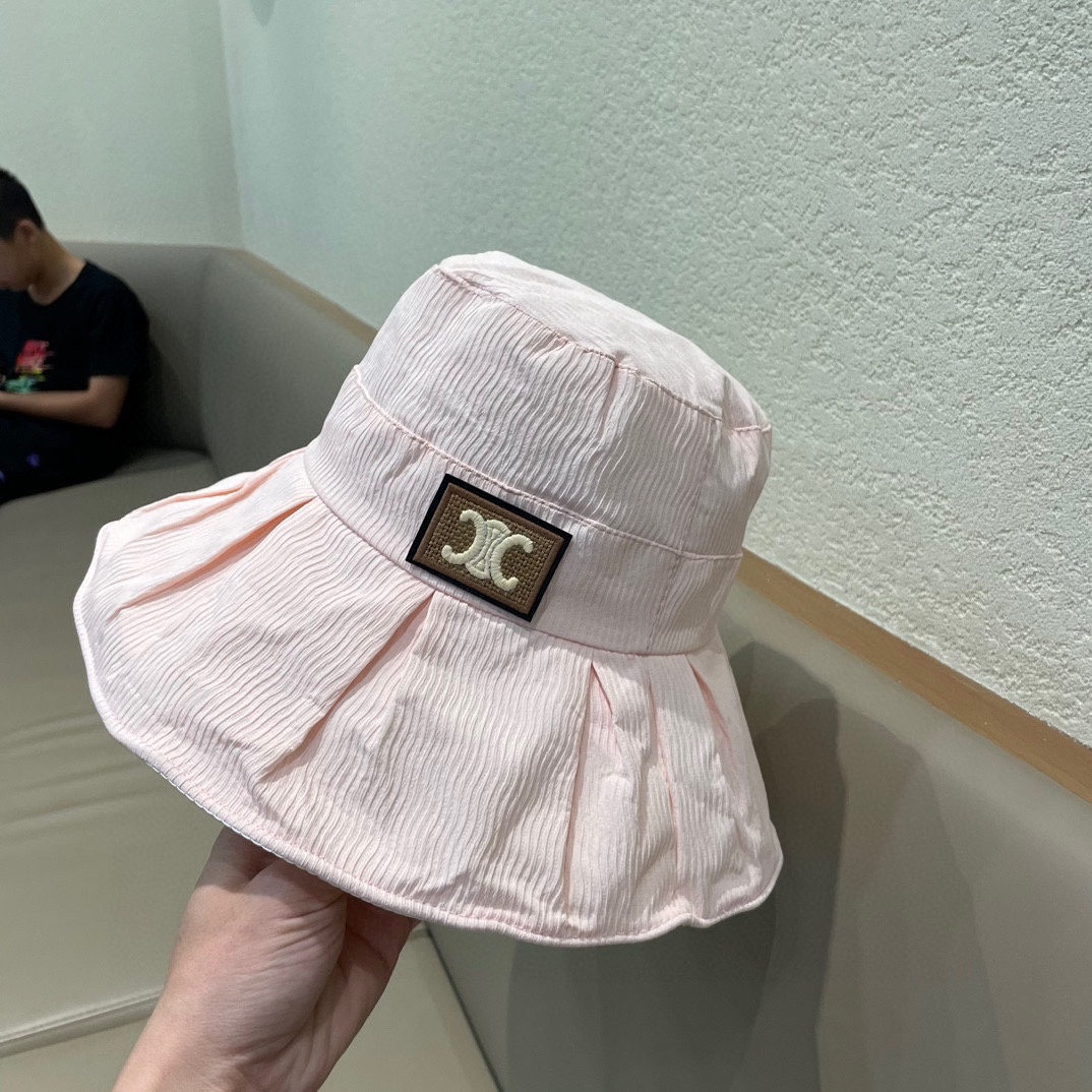 。CELINE塞琳春夏走秀爆款渔夫帽原版定制，简约时尚，搭配同色T恤简直不要太好看头围:56-58cm均