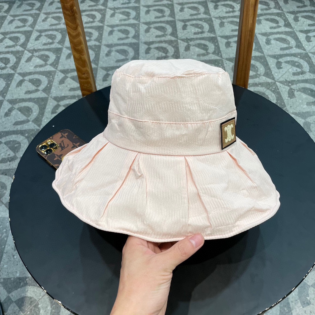 。CELINE塞琳春夏走秀爆款渔夫帽原版定制，简约时尚，搭配同色T恤简直不要太好看头围:56-58cm均