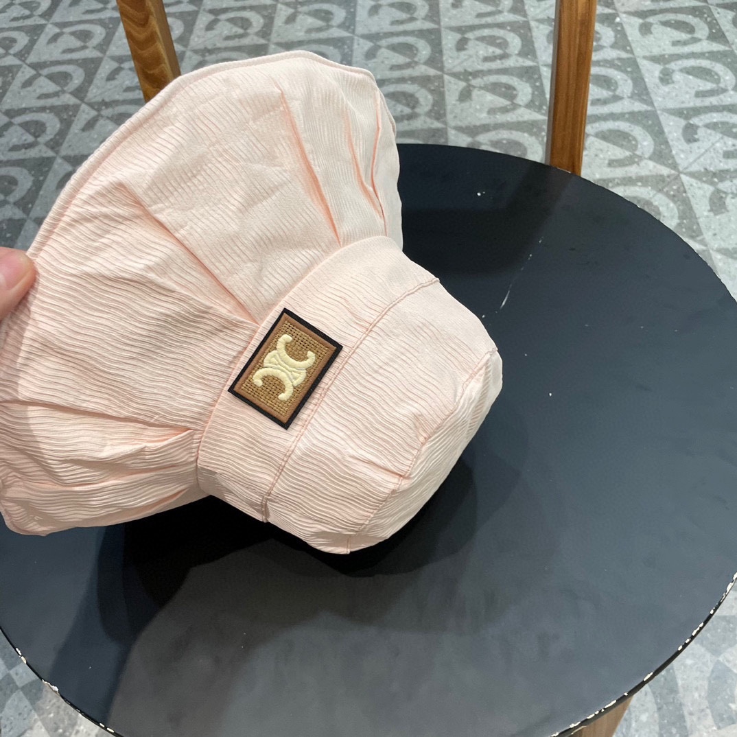 。CELINE塞琳春夏走秀爆款渔夫帽原版定制，简约时尚，搭配同色T恤简直不要太好看头围:56-58cm均