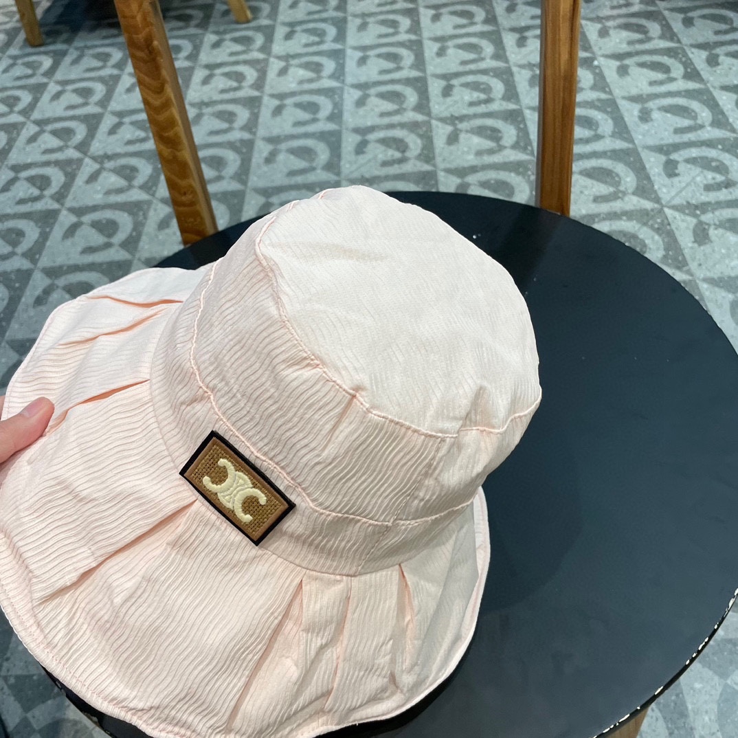 。CELINE塞琳春夏走秀爆款渔夫帽原版定制，简约时尚，搭配同色T恤简直不要太好看头围:56-58cm均