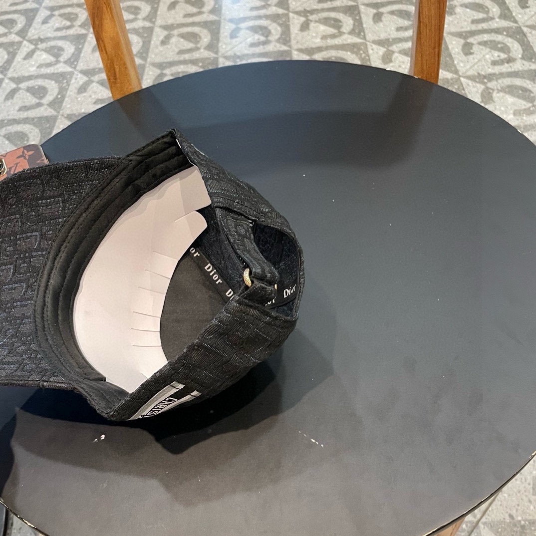  【DIOR迪奥】新款专柜同步刺绣简约棒球帽，爆款，大牌同步，超好搭配，出货！