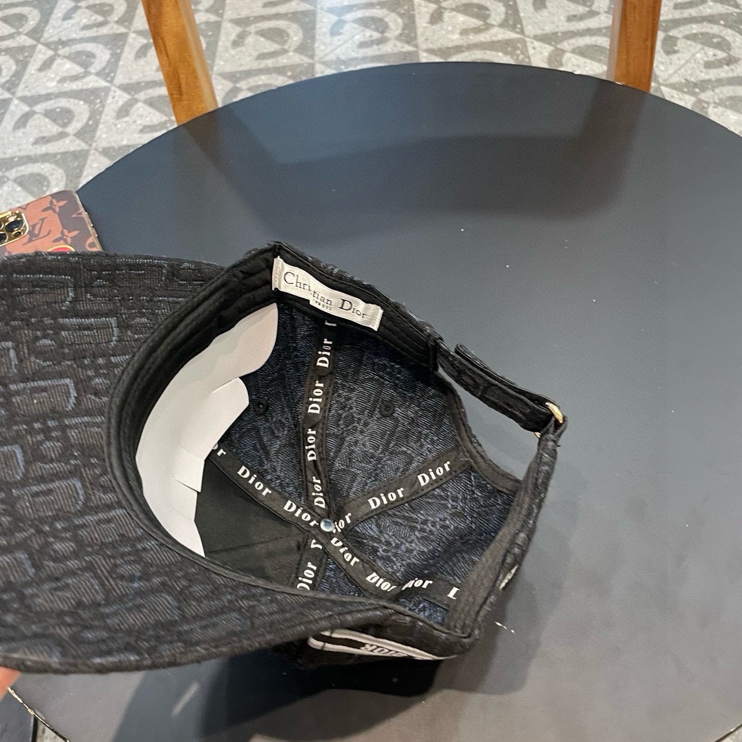  【DIOR迪奥】新款专柜同步刺绣简约棒球帽，爆款，大牌同步，超好搭配，出货！
