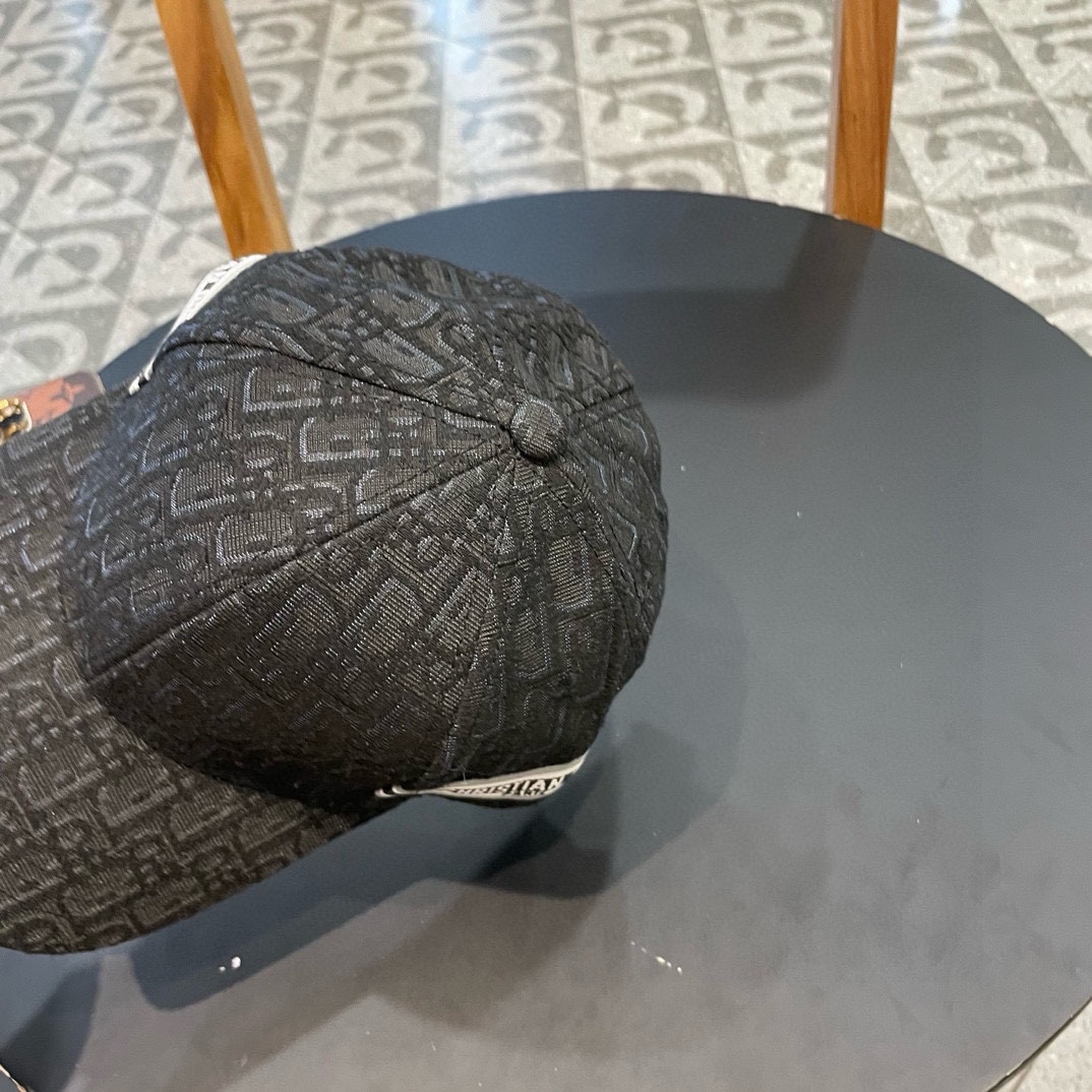  【DIOR迪奥】新款专柜同步刺绣简约棒球帽，爆款，大牌同步，超好搭配，出货！