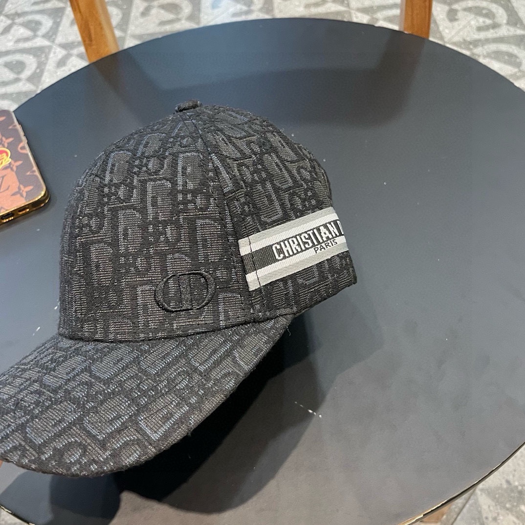  【DIOR迪奥】新款专柜同步刺绣简约棒球帽，爆款，大牌同步，超好搭配，出货！